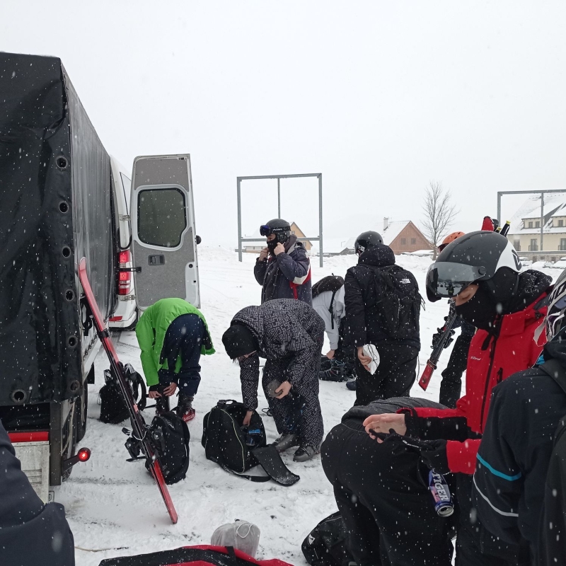 Kurz sjezdové lyžování a snowboardingu