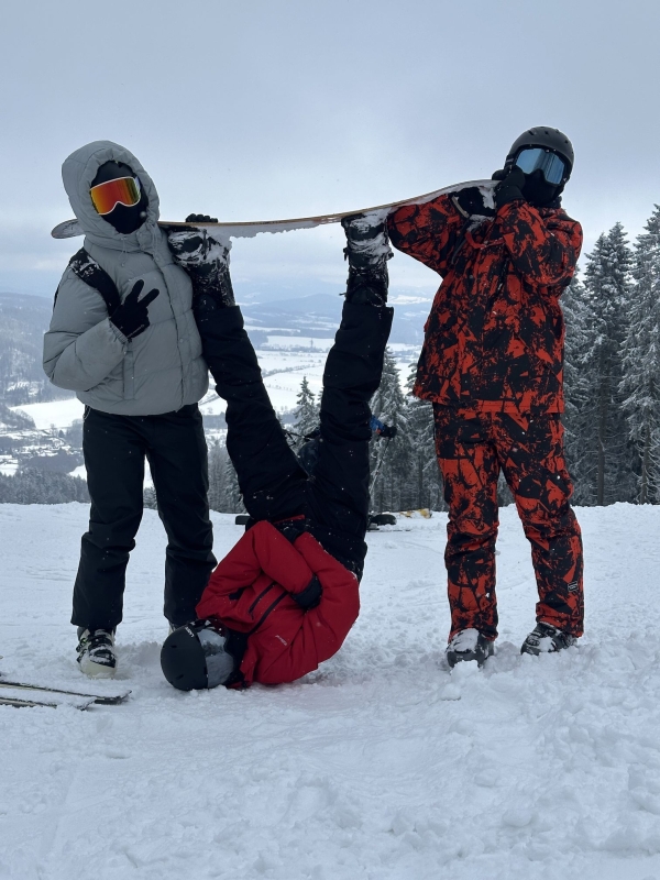 Kurz sjezdové lyžování a snowboardingu