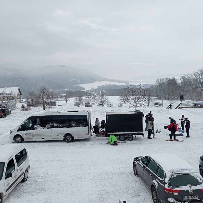 Kurz sjezdové lyžování a snowboardingu