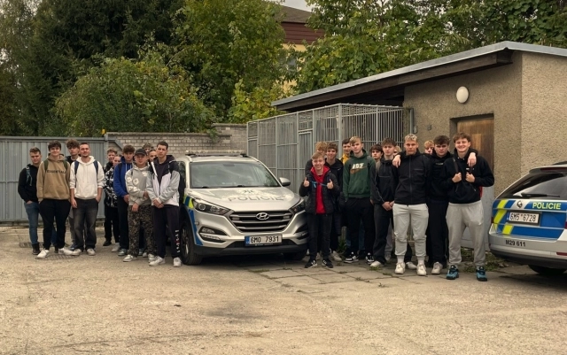 Aktuality - Odborná exkurze v&nbsp;předmětu Motorová vozidla pro třídu 3.TB na OO PČR Zábřeh
